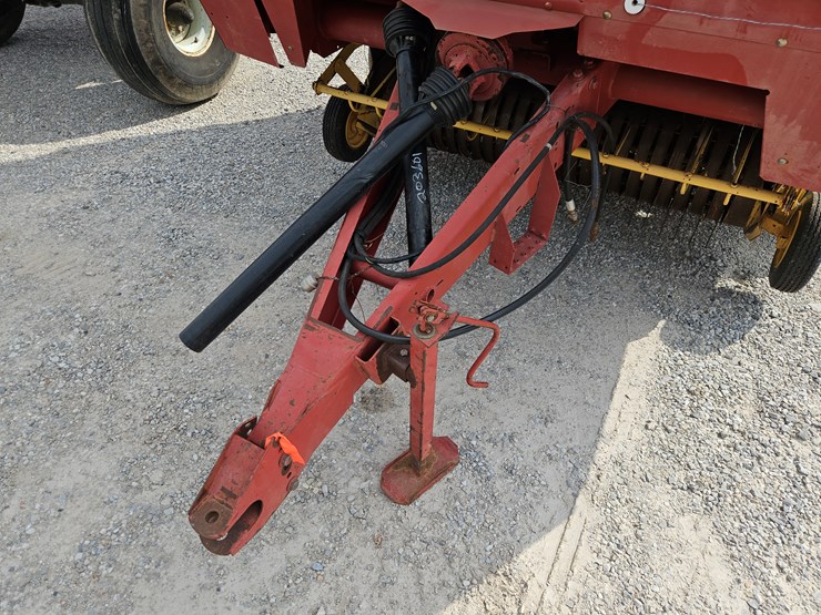 new-holland-660-image-2