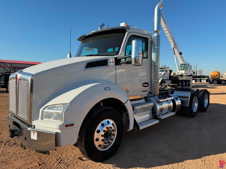 2024-kenworth-t880-image-7