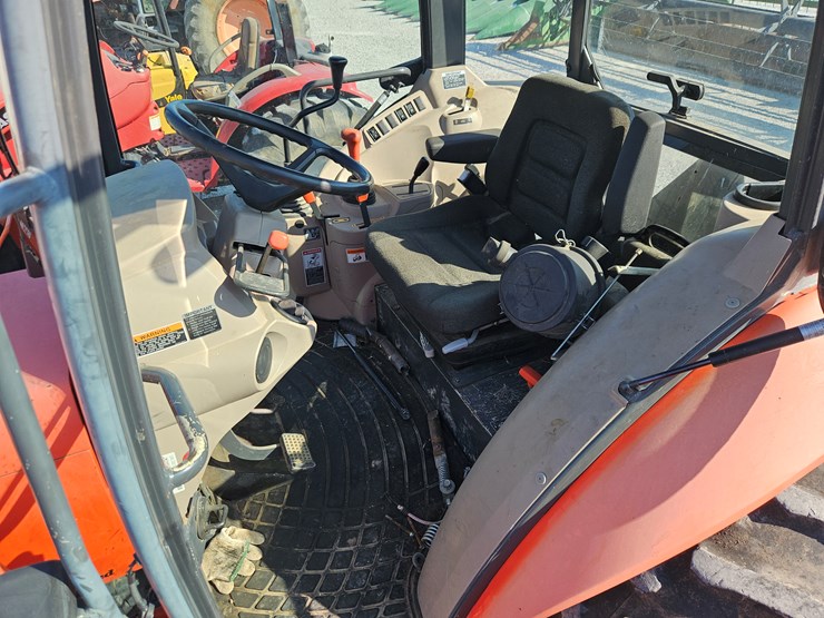 2010-kubota-m7040-image-7