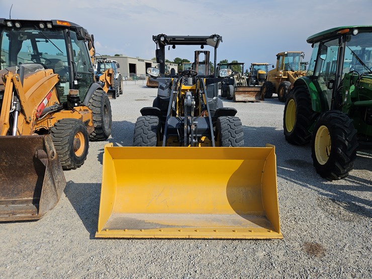 deere-204l-image-2