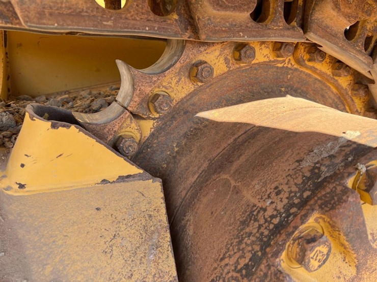 2021-caterpillar-d3-lgp-image-10