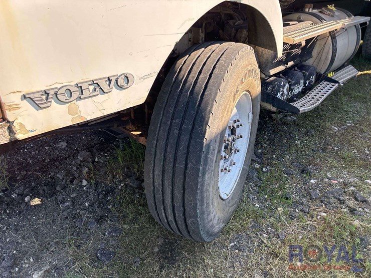 1998-volvo-vn-image-8