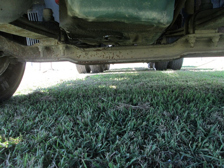 2011-volvo-acl64-image-32