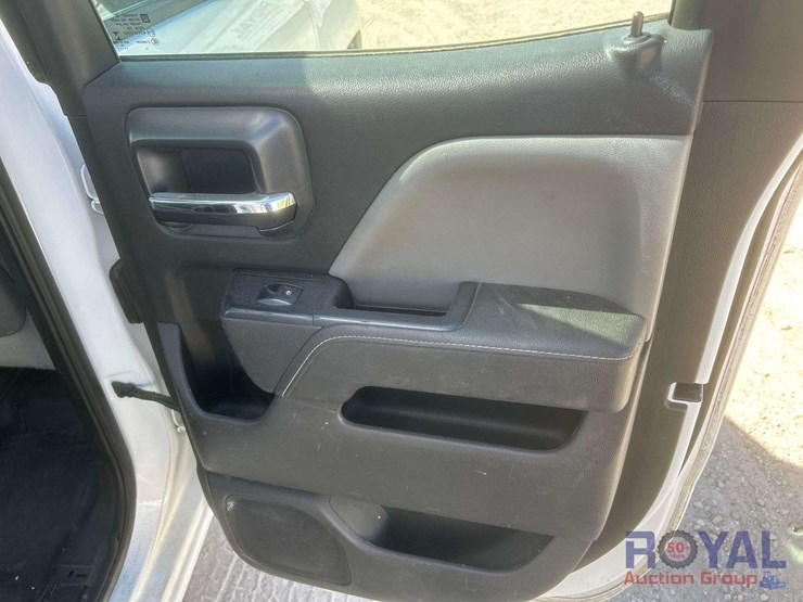 2015-chevrolet-silverado-image-26