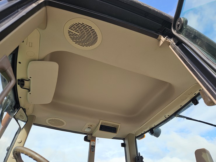 2019-john-deere-6110m-image-5