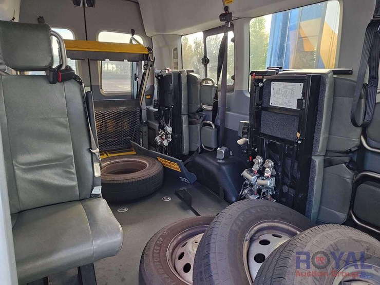 2017-ford-transit-image-26