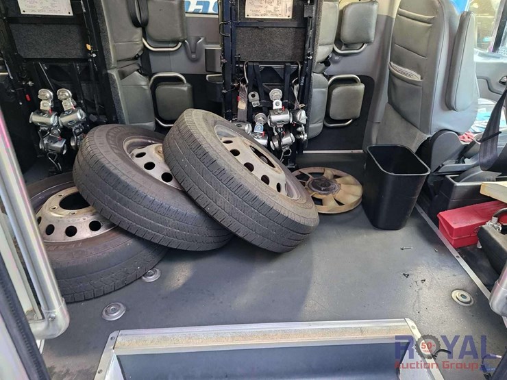 2017-ford-transit-image-19
