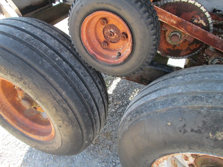 #29516-•-pull-type-fertilizer-buggy-image-5