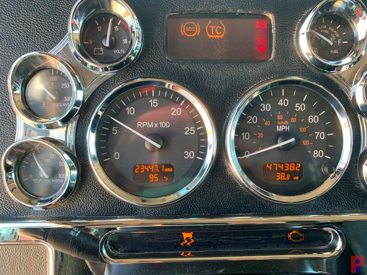 2019-peterbilt-389-image-12