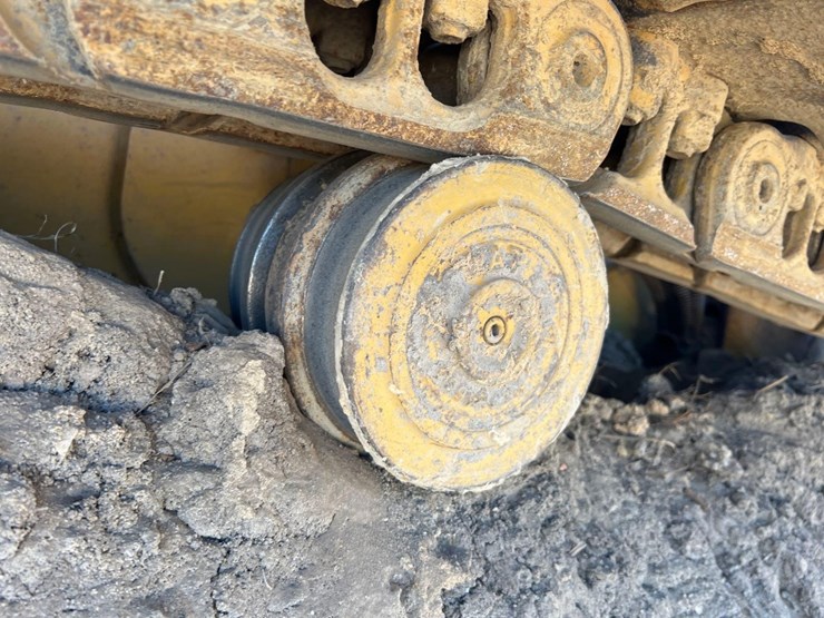 2015-caterpillar-d5k2-lgp-image-16