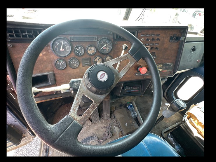 1989-peterbilt-379-image-9