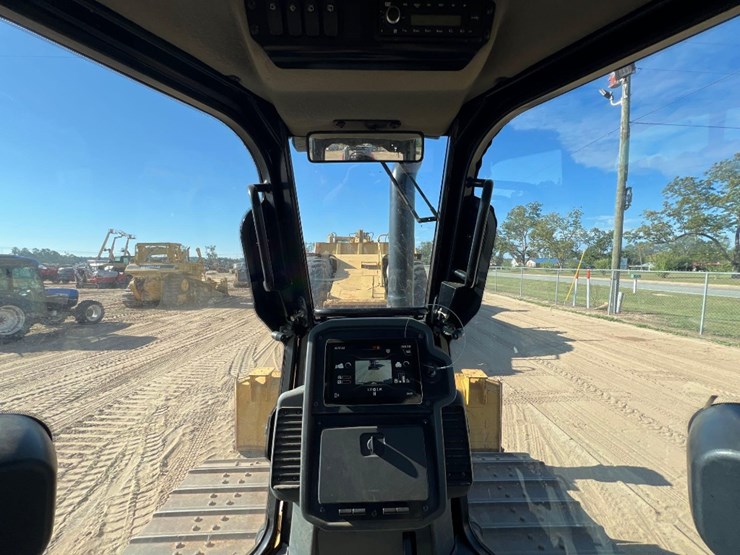 2021-caterpillar-d3-lgp-image-43