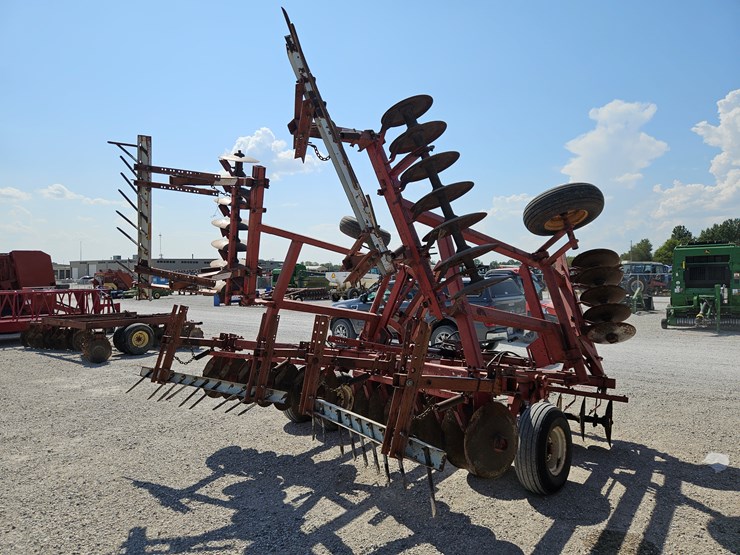 massey-ferguson-820-image-10