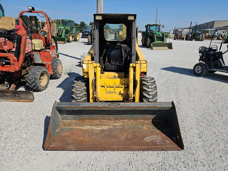 #203389-•-2000-gehl-sl5635-ii-skid-steer-image-2