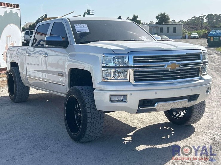 2014-chevrolet-silverado-image-2