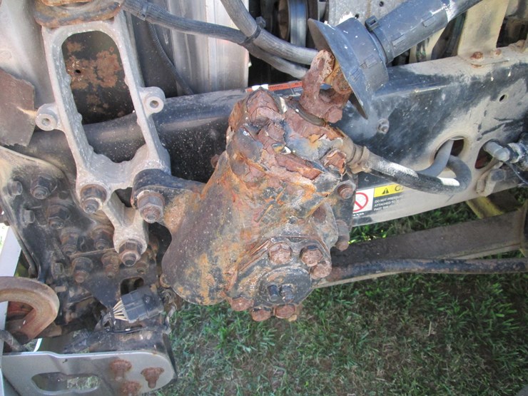 2011-volvo-acl64-image-26