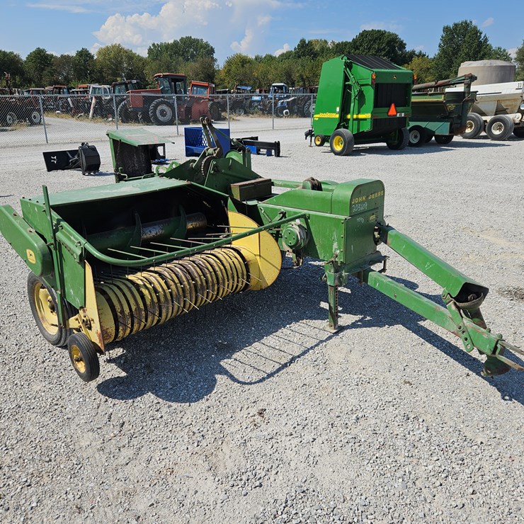 JOHN DEERE 24T