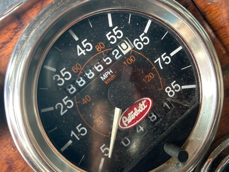 2000-peterbilt-379-image-62