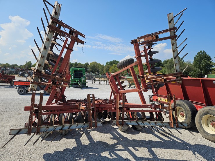 massey-ferguson-820-image-8