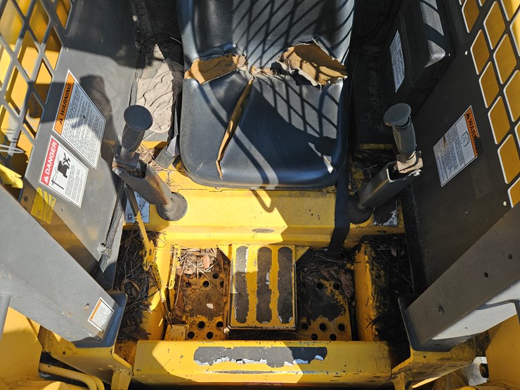 #203389-•-2000-gehl-sl5635-ii-skid-steer-image-9