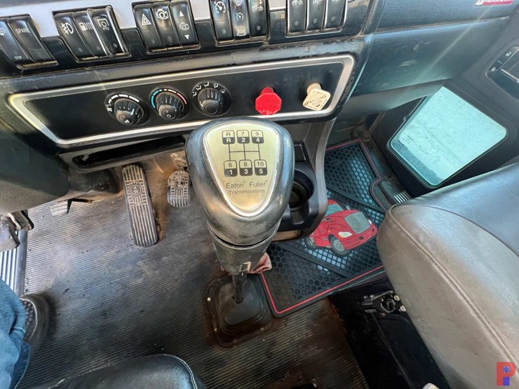 2009-kenworth-w900-image-6