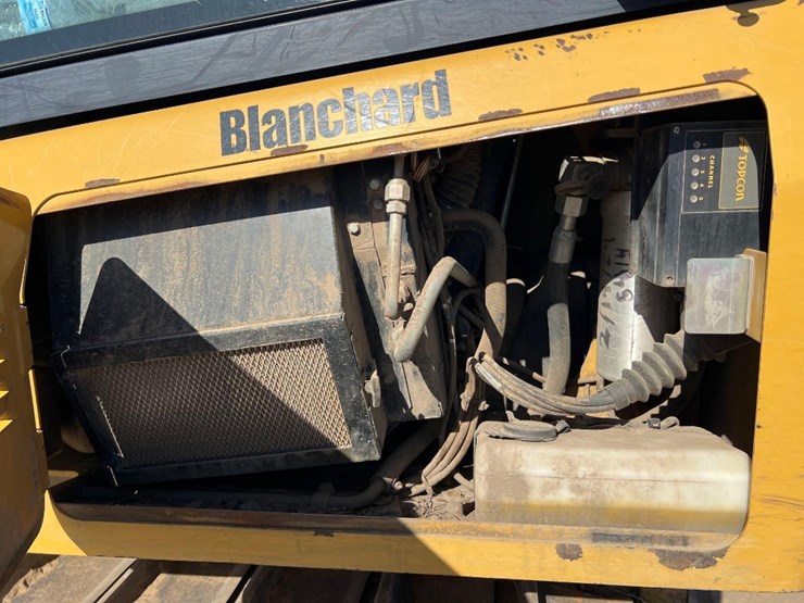 2015-caterpillar-d5k2-lgp-image-31
