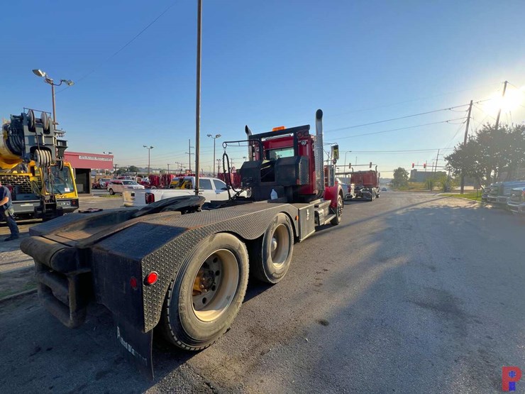 2009-kenworth-w900-image-2