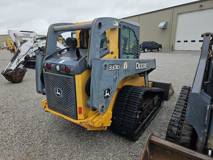 2011-deere-333d-image-17