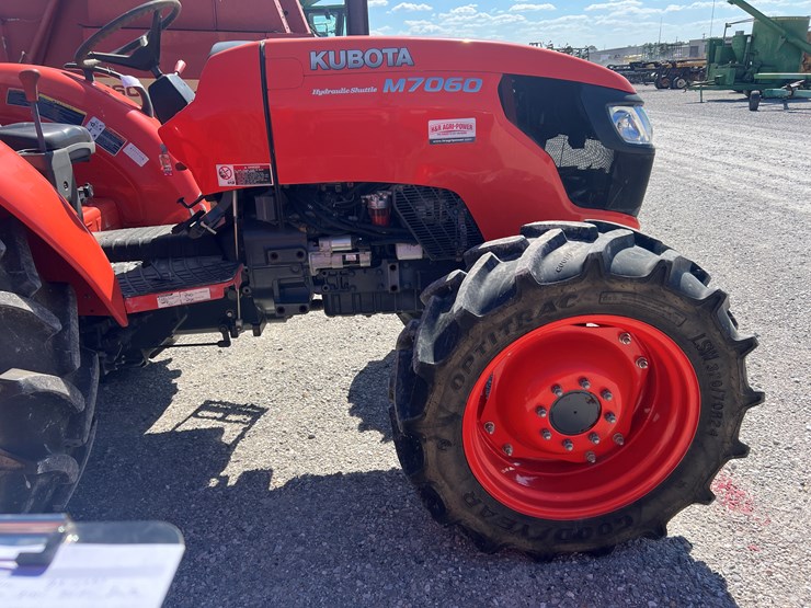 2020-kubota-m7060-image-16