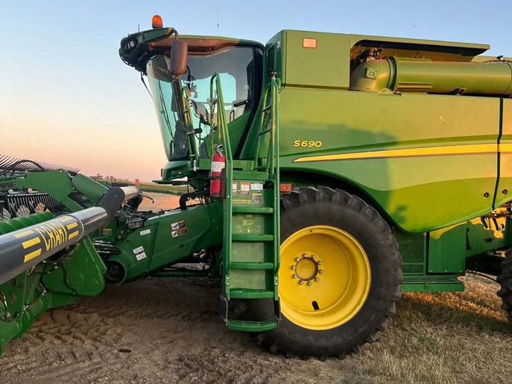 2013-john-deere-s690-image-7