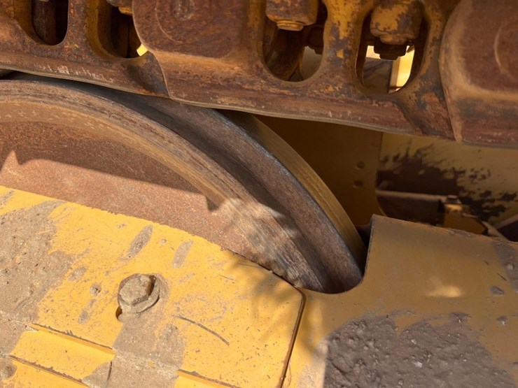 2021-caterpillar-d3-lgp-image-12