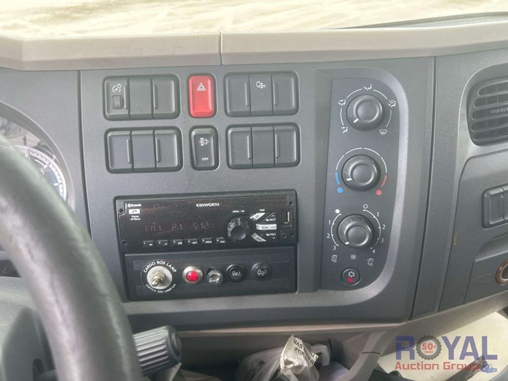 2016-kenworth-k270-image-21