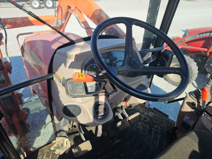 2010-kubota-m7040-image-10