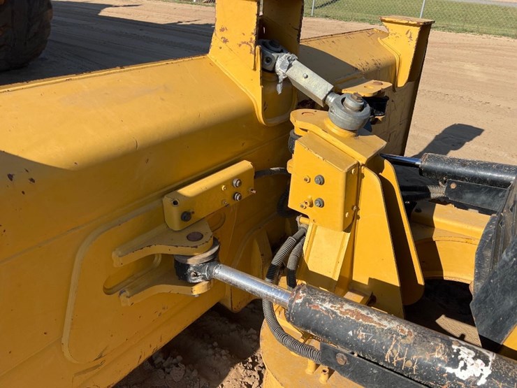 2021-caterpillar-d3-lgp-image-27