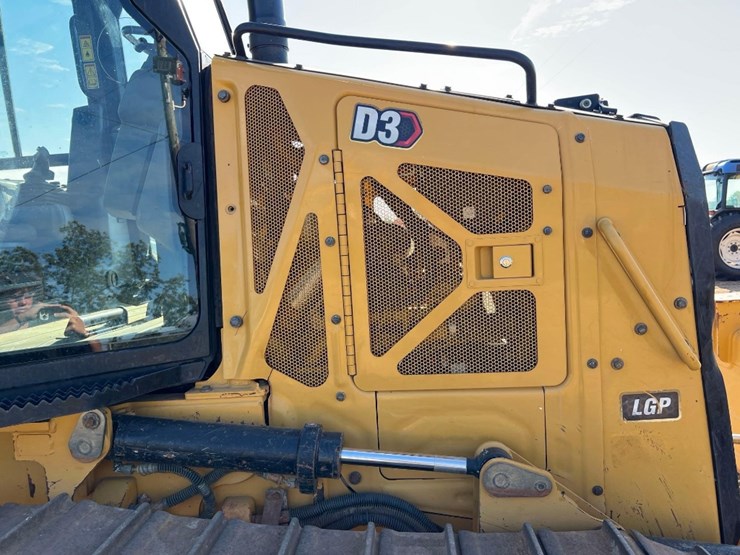 2021-caterpillar-d3-lgp-image-21