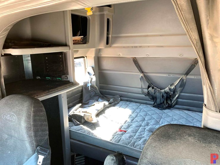 2019-peterbilt-389-image-8