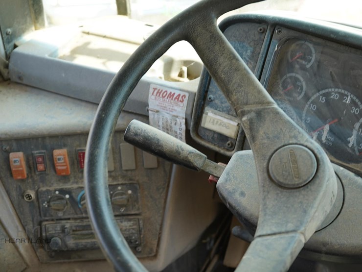 2004-freightliner-fs65-image-9