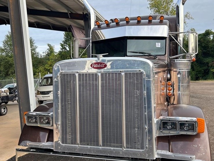 2000-peterbilt-379-image-5