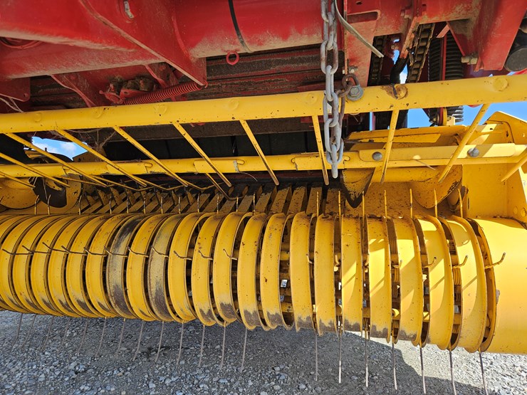 2008-new-holland-br7070-image-5