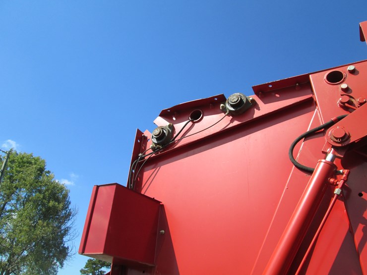 new-holland-br780-image-20