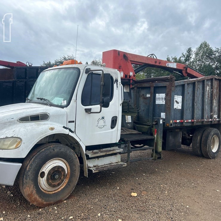 2003 FREIGHTLINER BUSINESS CLASS M2 106