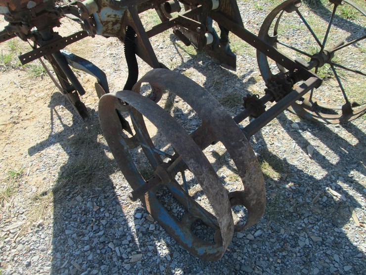 #29515-•-ford-2-row-planter-image-7