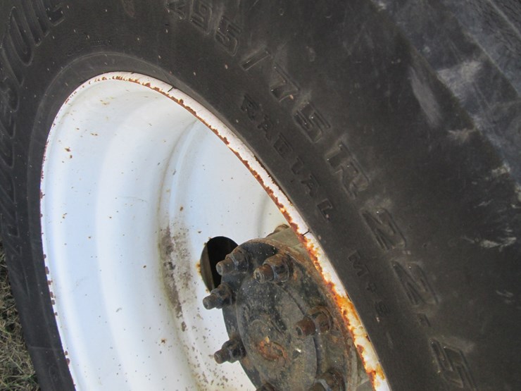 2011-volvo-acl64-image-12