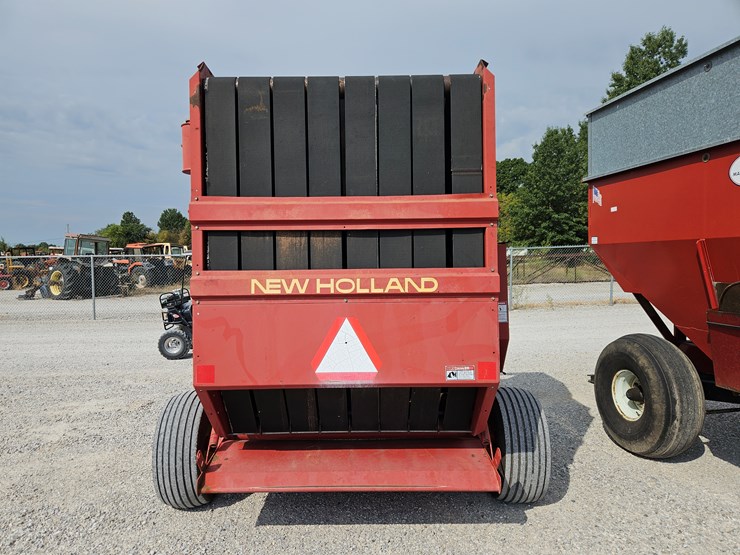 new-holland-660-image-8