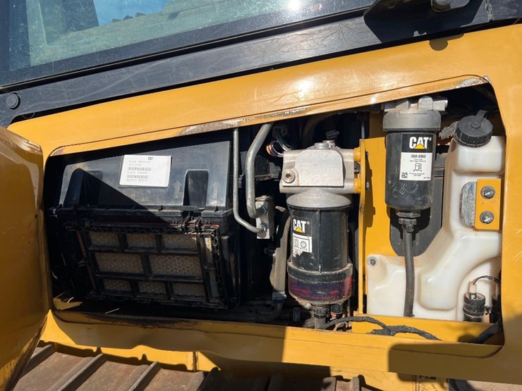 2021-caterpillar-d3-lgp-image-32