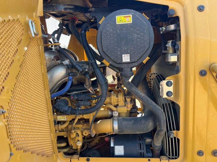 2021-caterpillar-d3-lgp-image-22