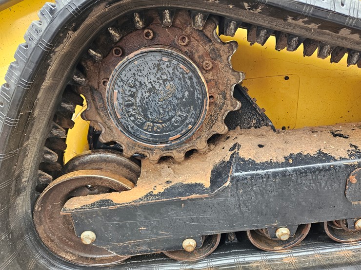 2011-deere-333d-image-19