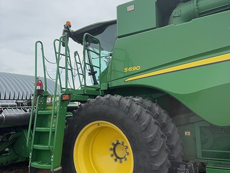 2013-john-deere-s690-image-39
