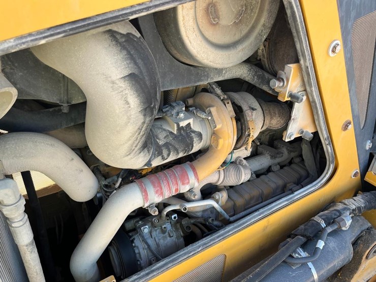 2021-deere-750l-image-21