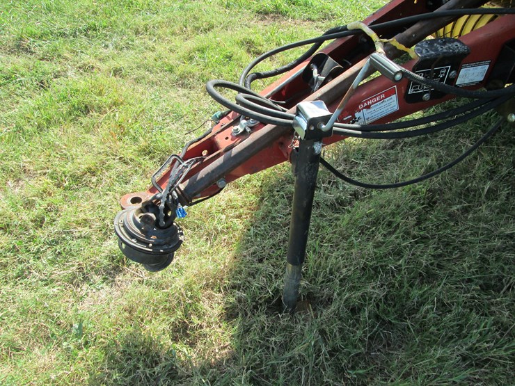 new-holland-br780-image-31